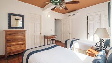 Condo, varias camas, balcón, vista al océano (One Beach Street 307 B)