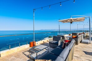Terrace/patio - Relaxing Coastal Escape With Panoramic Views, Pool, hot tub & Sunny Terrace (Puerto Vallarta)