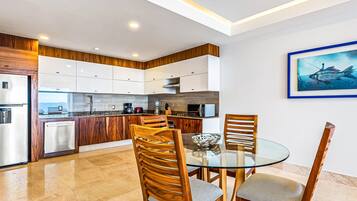 Condo, 1 cama King size, acceso a la alberca, vista al océano (Blue Horizon 204 at Residences) | Cocina privada