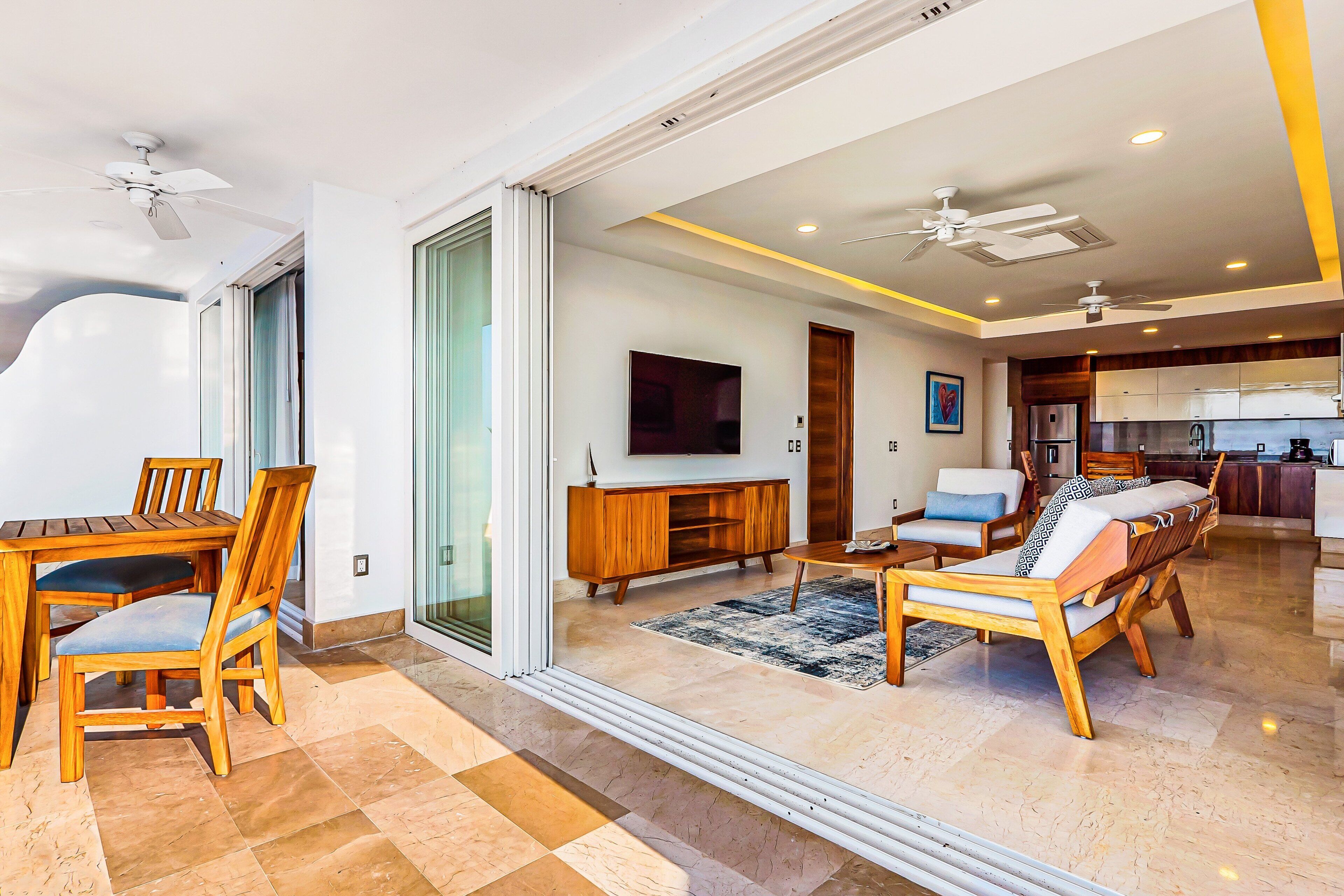Condo, 1 cama King, acesso à piscina, vista para o oceano (Blue Horizon 204 at Residences) | Área de estar