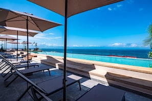 Pool - Modern Waterfront Condo With Shared Pool, Balcony, and Washer/dryer (Bucerías)