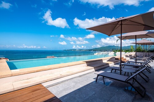 Modern Waterfront Condo With Shared Pool, Balcony, and Washer/dryer