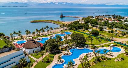 Ocean-view Getaway With Patio, Grill, Roof Deck, & On-site Pools