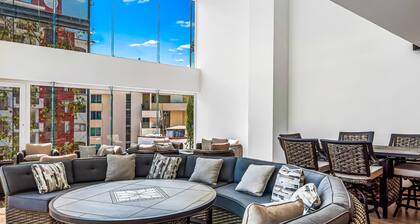 Bright Coastal Condo With Pool Access, Private Balcony & Fast Wi-fi
