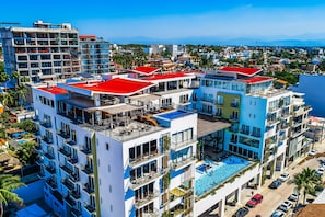 Aerial view - Bright Coastal Condo With Pool Access, Private Balcony & Fast Wi-fi (Bucerías)