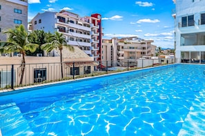 Outdoor pool - Bright Coastal Condo With Pool Access, Private Balcony & Fast Wi-fi (Bucerías)