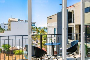 Condo, 1 King Bed with Sofa bed, Pool Access (Viva la vida) | Outdoor dining - Bright Coastal Condo With Pool Access, Private Balcony & Fast Wi-fi (Bucerías)