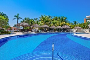 Pool - Nitta Condo # 104 Chic, Pool-view Condo With Furnished Balcony - Steps to Beach (Nuevo Nayarit)