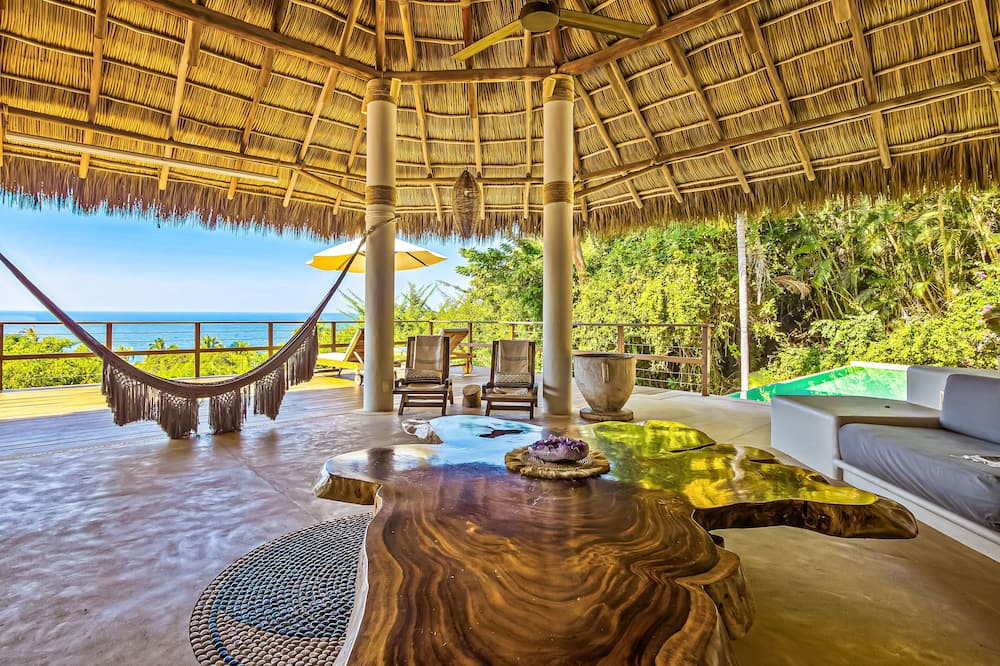 Tranquil Retreat With Pool, Views of the Ocean, Close to Beach - Higuera Blanca