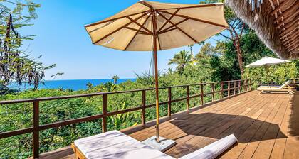 Tranquil Retreat With Pool, Views of the Ocean, Close to Beach