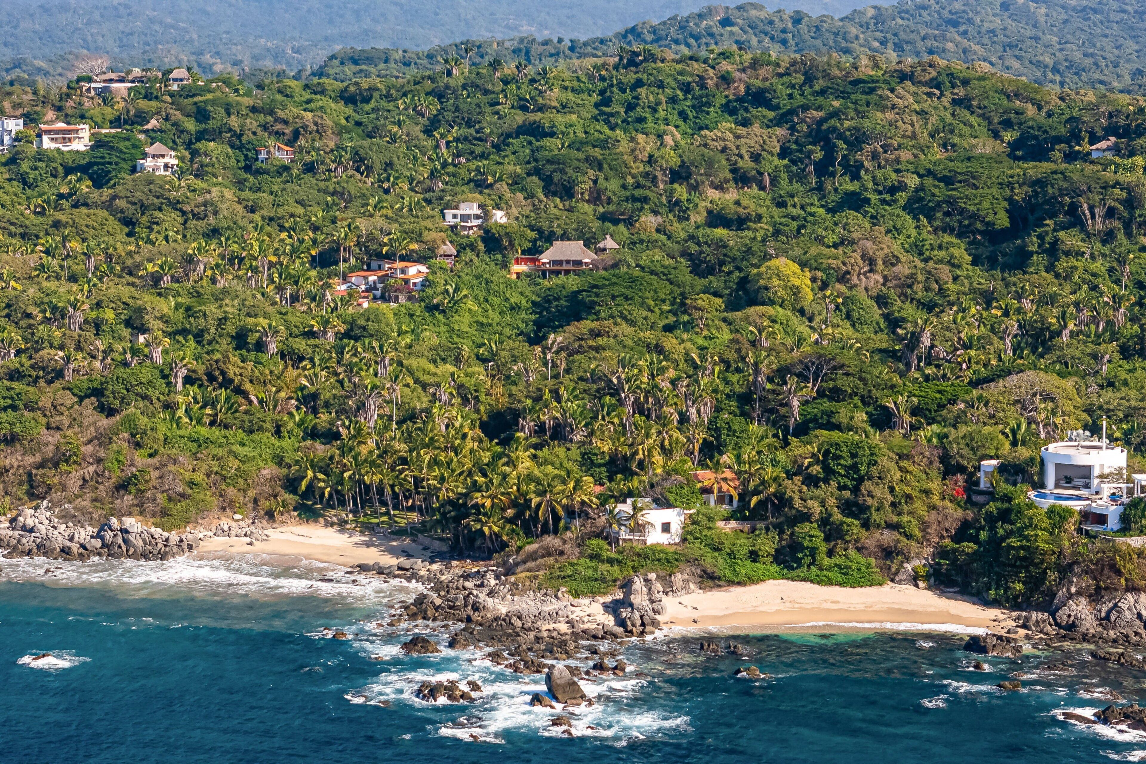 Pantai di sekitar