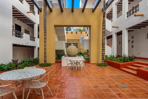 Outdoor dining - Lovely Studio With Private Outdoor Pool, On-site Golf, Patio, & AC (Nuevo Nayarit)
