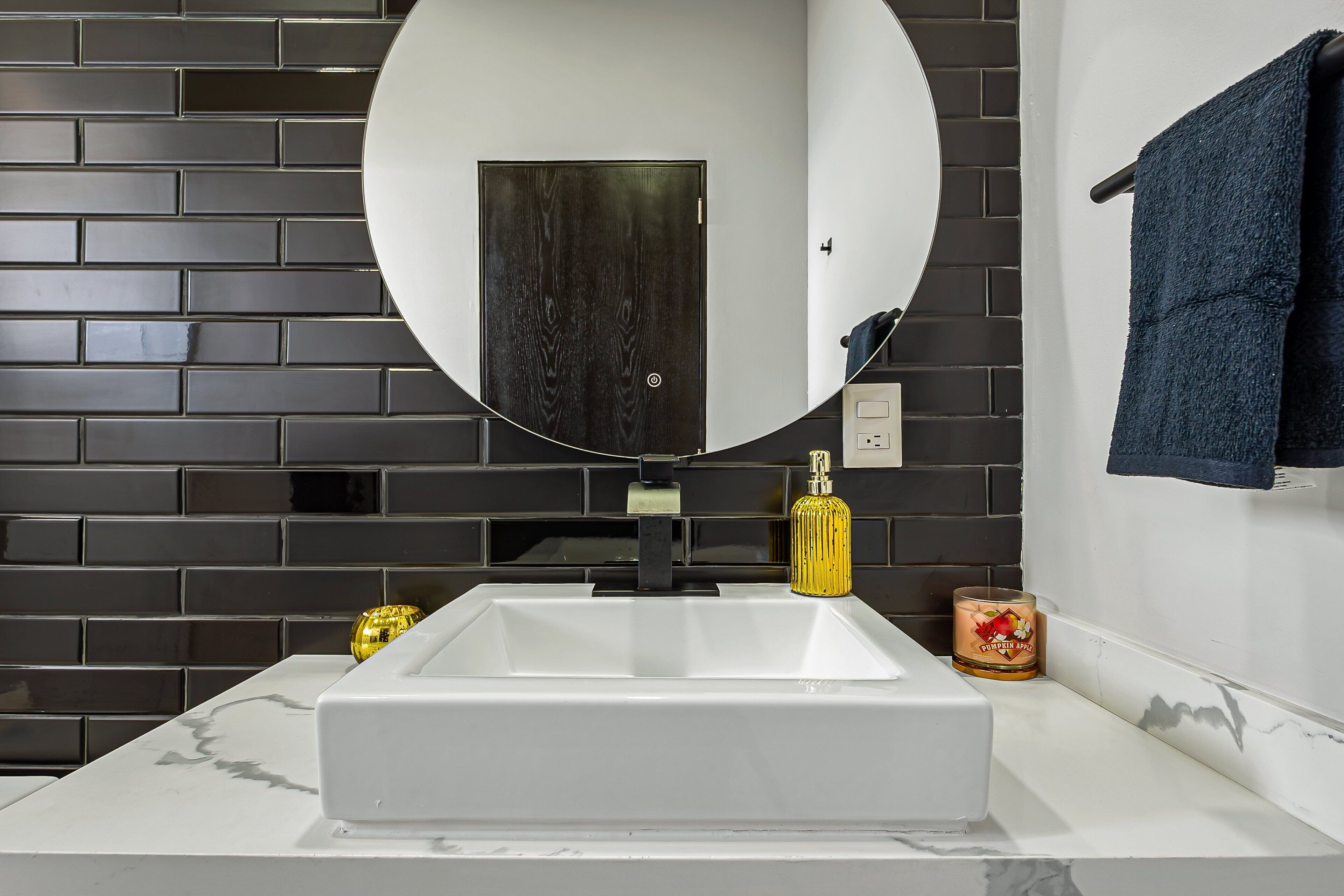 Casa, varias camas, balcón, vista al océano (Penthouse Gardenias) | Baño | Toallas 