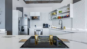 House, Multiple Beds, Balcony, Ocean View (Penthouse Gardenias) | Private kitchen