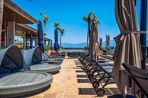 Terrace/patio - Peaceful Modern Condo With Rooftop Pool, Washer-dryer and Fitness Room (Nuevo Nayarit)
