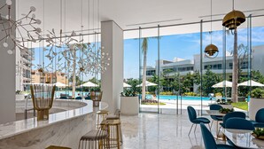 コンドミニアム ベッド (複数台) バルコニー プールビュー (Artist's Retreat at Marítima Golf 2H) | 屋外ダイニングエリア