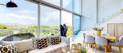 Apartment, Mehrere Betten, Balkon, Poolblick (Artist's Retreat at Marítima Golf 2H) | Wohnbereich