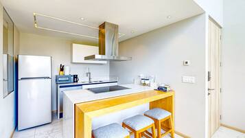 Condo, Berbilang Katil, Balcony, Pool View (Artist's Retreat at Marítima Golf 2H) | Dapur peribadi