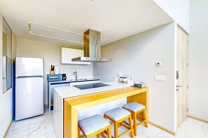 Private kitchen - Luxe Condo With Infinity Pool, Fitness Center, Sweeping Vistas, and Central AC (Nuevo Nayarit)