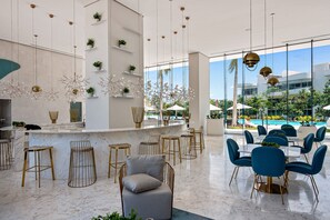 콘도, 침대(여러 개), 발코니, 수영장 전망 (Artist's Retreat at Marítima Golf 2H) | 야외 식당