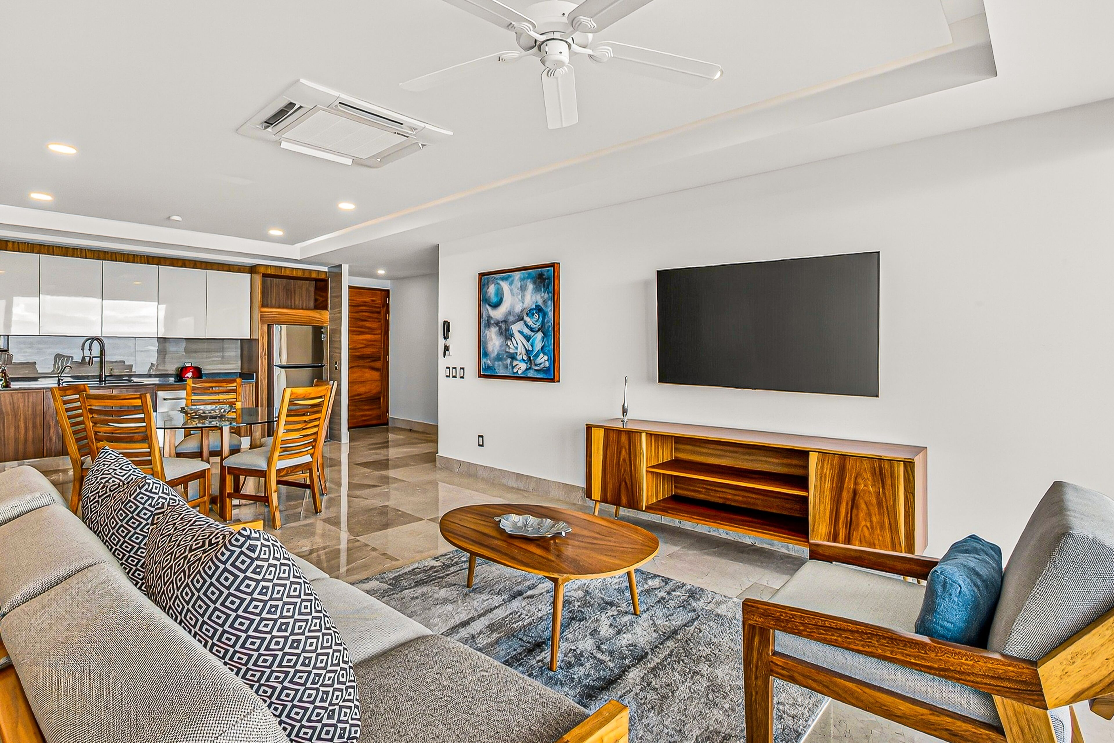 Condo, varias camas, acceso a la alberca, vista al océano (Blue Horizon 1102 at Residences) | Área de sala de estar