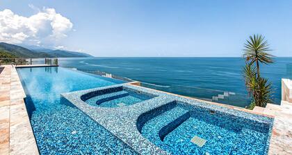 Modern Condo With Ocean Views, Rooftop Infinity Pool & Central AC
