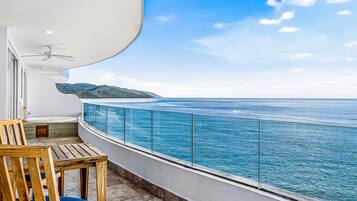 Condo, varias camas, acceso a la alberca, vista al océano (Blue Horizon 1102 at Residences) | Vista desde la habitación