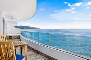 Condo, varias camas, acceso a la alberca, vista al océano (Blue Horizon 1102 at Residences) | Vista desde la habitación