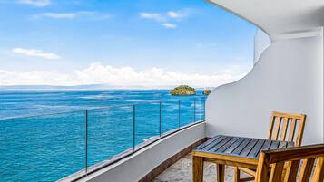 Condo, varias camas, acceso a la alberca, vista al océano (Blue Horizon 1102 at Residences) | Vista desde la habitación
