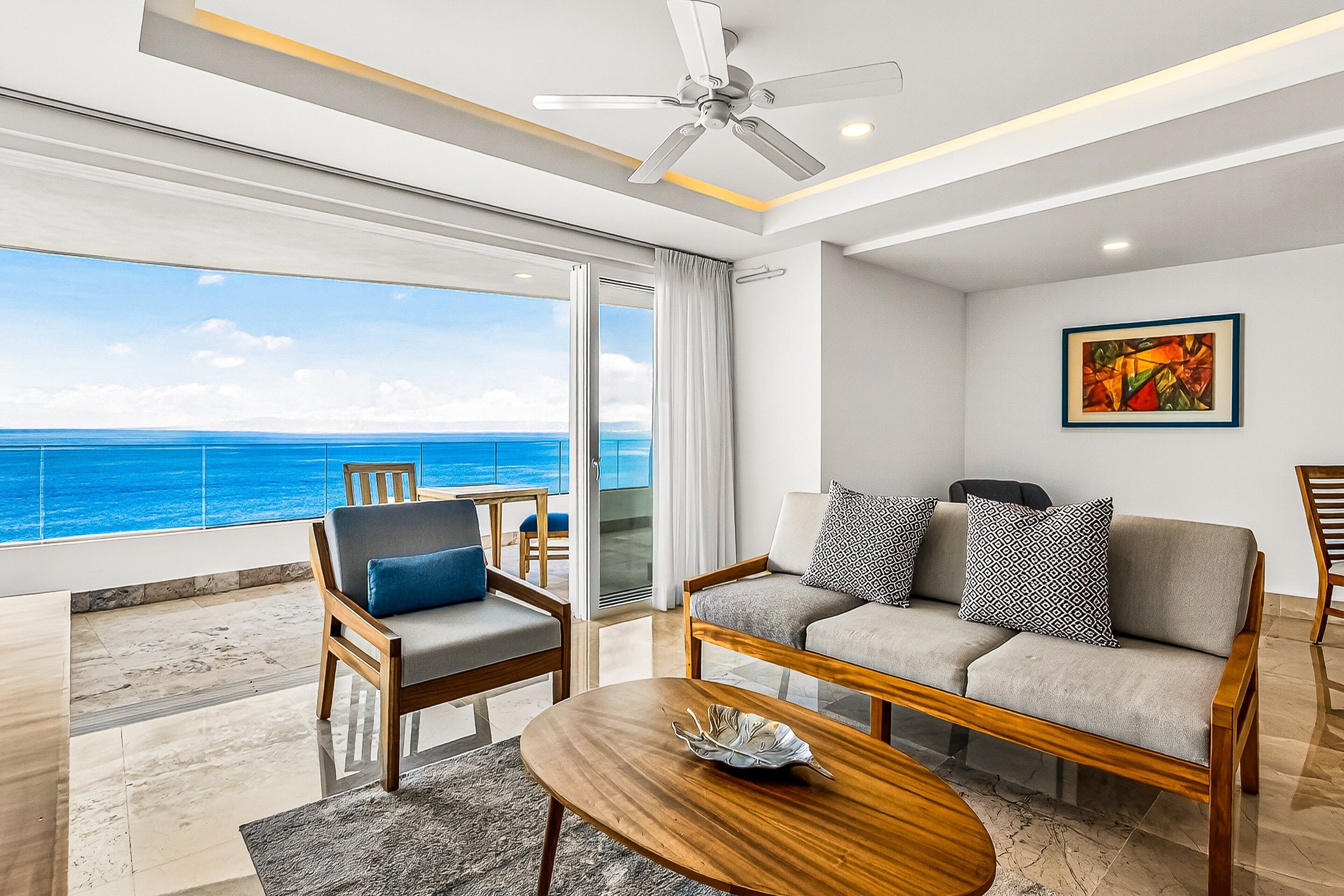 Condo, nhiều giường, có thể sử dụng hồ bơi, quang cảnh biển (Blue Horizon 1102 at Residences) | Khu phòng khách