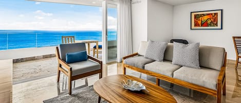 คอนโด, หลายเตียง, ใช้สระว่ายน้ำได้, วิวทะเล (Blue Horizon 1102 at Residences) | บริเวณนั่งเล่น
