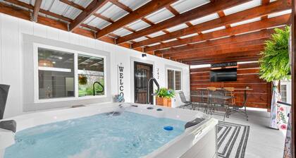 Luxury, Pet-friendly, Chef's Kitchen, Hot Tub, Spacious, and built in 2024