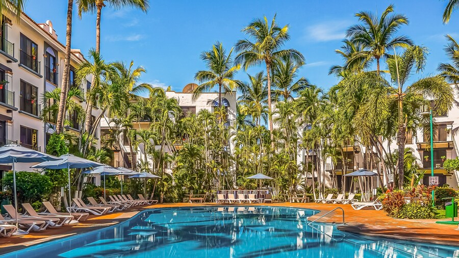 Cozy Apartment w/ Balcony, Pool Views, Free Wifi