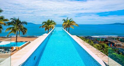Modern Oceanfront Studio With Breathtaking Sunsets, Heated Pools & Beach Access