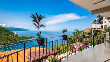 Condo, varias camas, balcón, vista al océano (Villas Altas Casa Luna #A3) | Terraza o patio