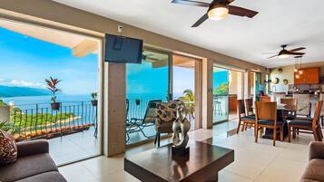 Condo, varias camas, balcón, vista al océano (Villas Altas Casa Luna #A3) | Interior