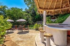 Terrace/patio - Relaxing Apartment With Mini Pool & High-speed Internet - Explore Local Delights (Grant)