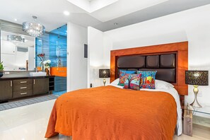1 bedroom, individually decorated, individually furnished, bed sheets - Stunning Condo With Brilliant Views, Walk-in Shower, Desk, Balcony, & W/D (Puerto Vallarta)