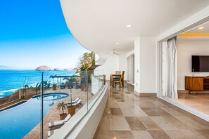 公寓客房, 1 張特大雙人床, 可使用泳池, 海景 (Blue Horizon 203 at Residences) | 客房景觀