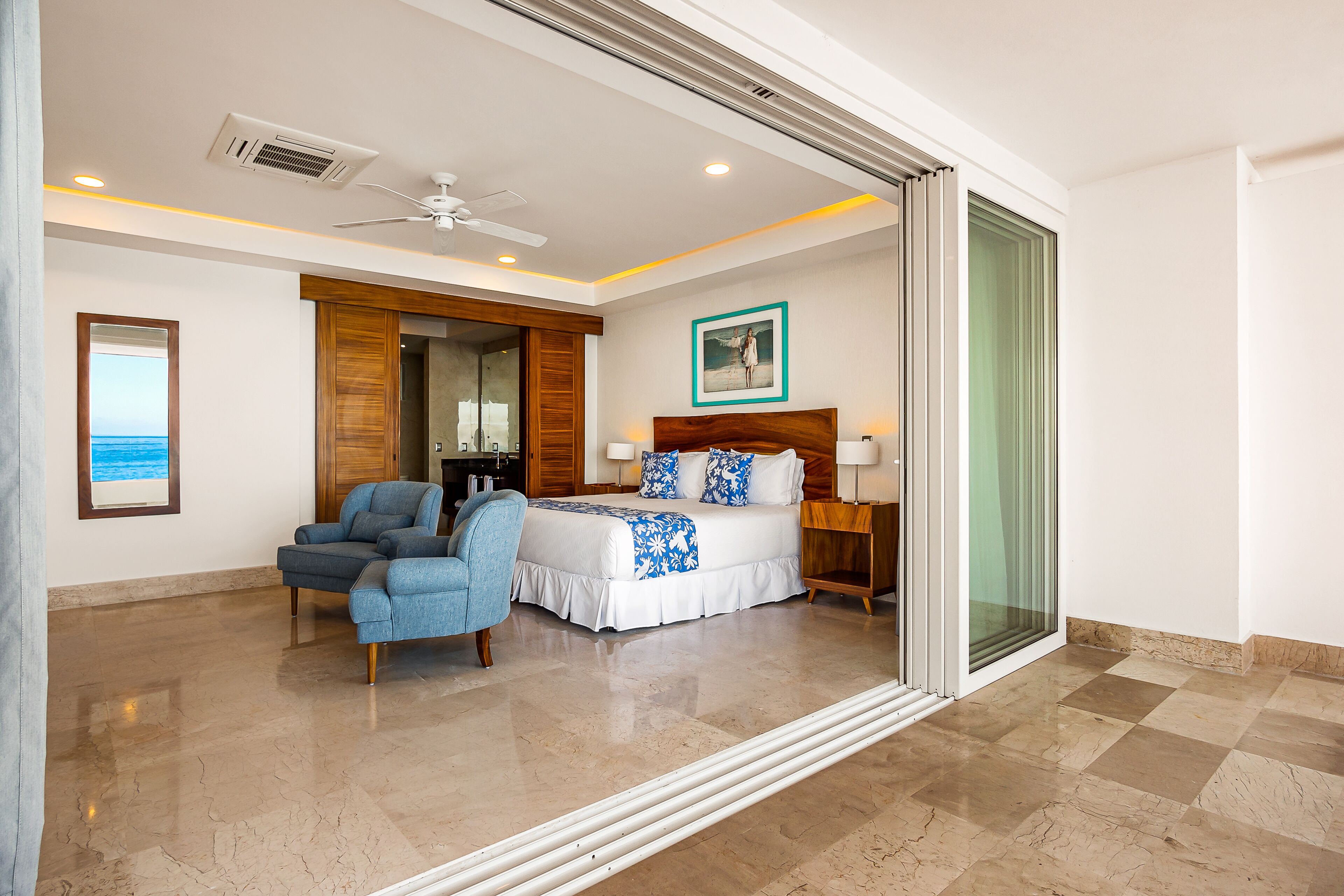 Apartment, 1 King-Bett, Poolzugang, Meerblick (Blue Horizon 203 at Residences) | 1 Schlafzimmer, individuell dekoriert, individuell eingerichtet