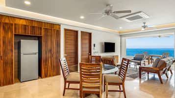 Condo, 1 cama King size, acceso a la alberca, vista al océano (Blue Horizon 203 at Residences) | Interior