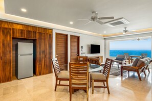 Apartment, 1 King-Bett, Poolzugang, Meerblick (Blue Horizon 203 at Residences) | Innenbereich