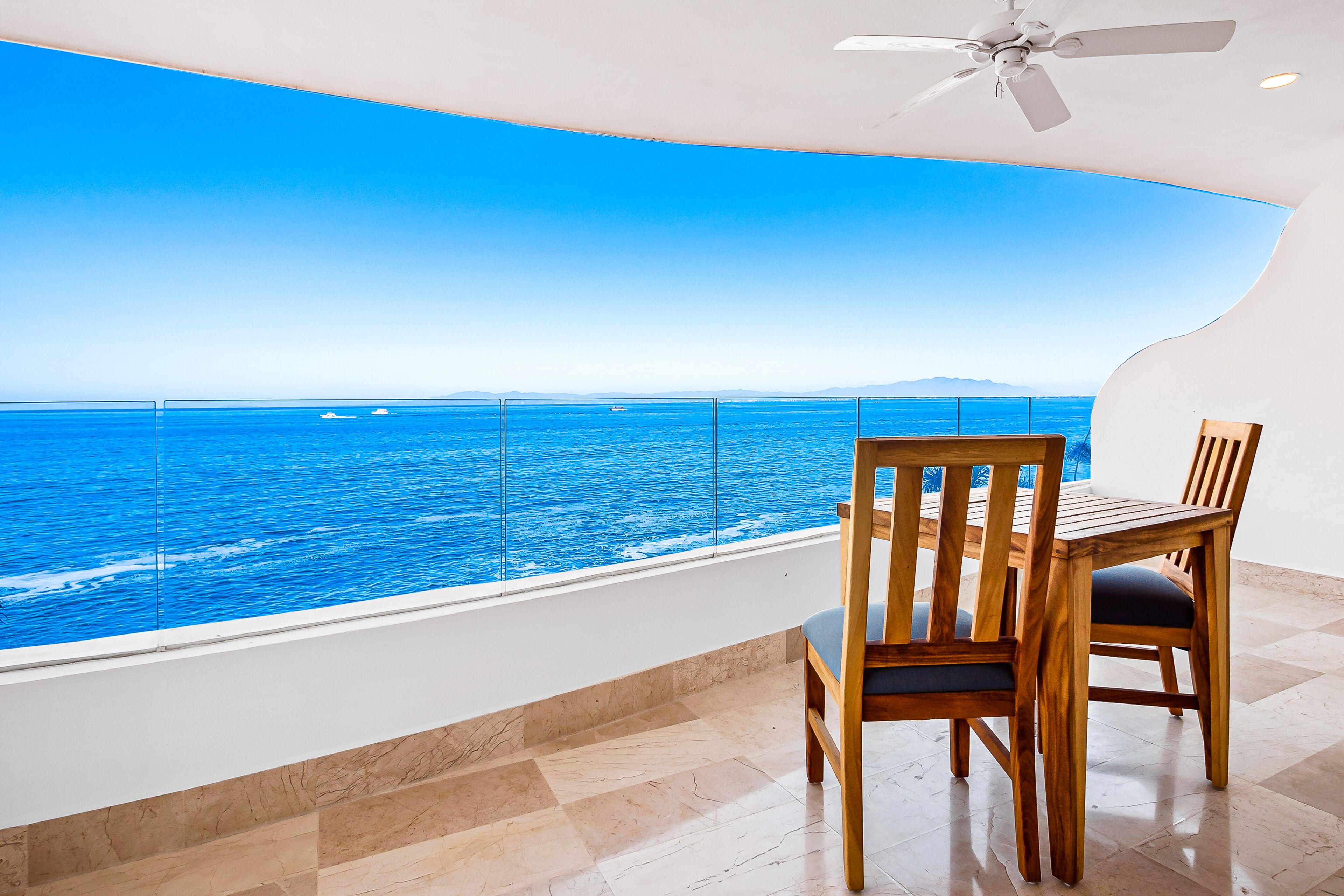 Apartment, 1 King-Bett, Poolzugang, Meerblick (Blue Horizon 203 at Residences) | Speisen im Freien