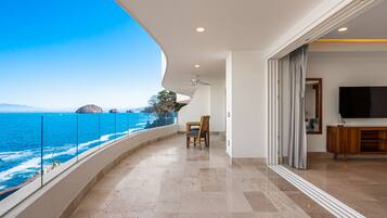 Condo, 1 cama King size y sofá cama, acceso a la alberca (Blue Horizon 303 at Residences) | Vista desde la habitación