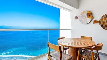 Departamento, 1 cama King size y sofá cama, acceso a la alberca (Harbor 171 Torre Norte 1409) | Restaurante al aire libre