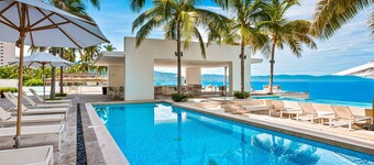 Luxury Oceanfront Apartment With Private Balcony, Rooftop Pool & gym Access