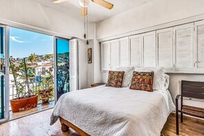 Apartamento, 2 camas Queen, sacada, vista para o oceano (Malecon Beach Side, Downtown #203) | 2 quartos, individualmente decorados, individualmente mobiliados