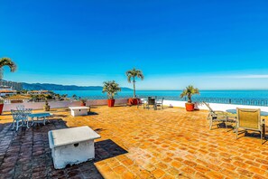 Outdoor dining - Downtown Malecon Beach Front, AC, Walk to Restaurant/bars, Rooftop 360 Views (Puerto Vallarta)