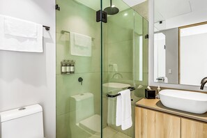Condo, Multiple Beds, Pool Access, Ocean View (Tayau Bucerias 4B) | Bathroom - Bay-view Condo With Beachfront Access, Pools, Fitness Center, & Balconies (Bucerías)
