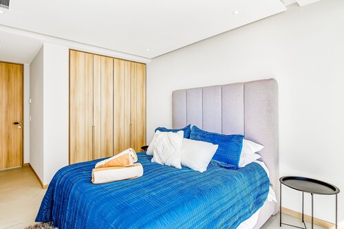 Bay-view Condo With Beachfront Access, Pools, Fitness Center, & Balconies